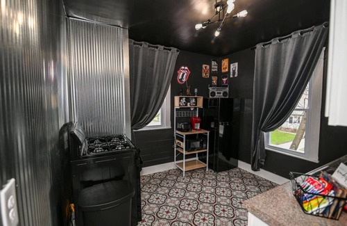 Cleveland Apartment | Rock 'n' Roll Haven | Themed | Sleeps 6