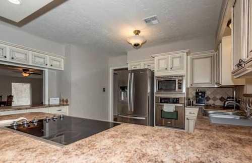 Lawton House | Rock n' Roll House Near Ft. Sill - Senior Friendly