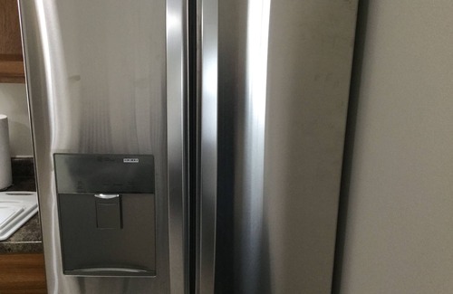 Racine House | Rock 'n Roll! Professionally Cleaned, Self Check In - Sleeps 8