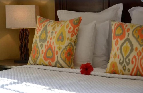 Antoneys Cay Apartment | Rock Point Villas Roatan