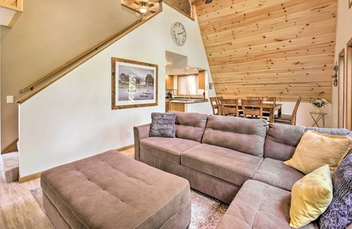 Newville Cabin | Rock River Waterfront Cabin: Dock & Game Room!
