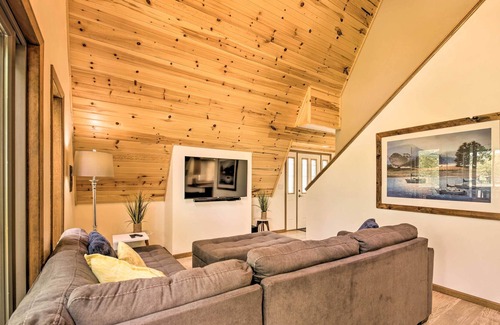 Newville Cabin | Rock River Waterfront Cabin: Dock & Game Room!