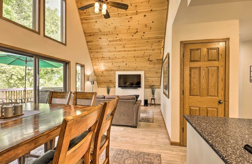 Newville Cabin | Rock River Waterfront Cabin: Dock & Game Room!