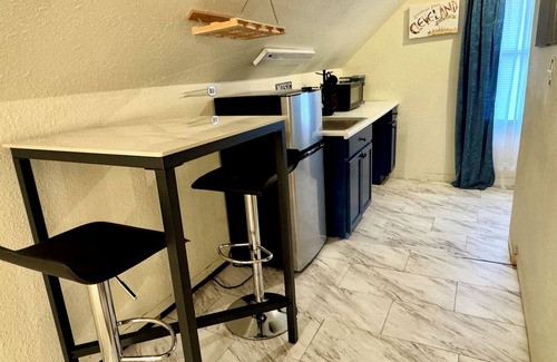Shaker Heights Apartment | Rock & Roll Suite CLE - 1 Bedroom/1 bathroom near Downtown Cleveland, OH