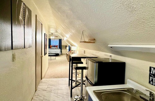 Shaker Heights Apartment | Rock & Roll Suite CLE - 1 Bedroom/1 bathroom near Downtown Cleveland, OH