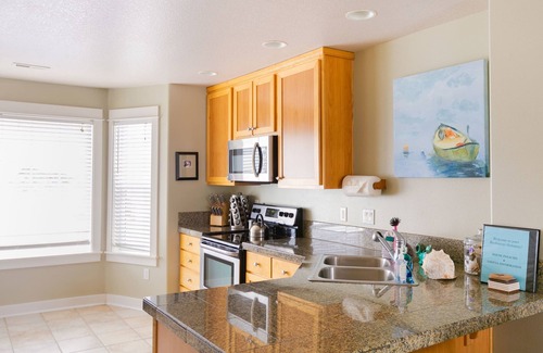 Rockaway Beach House | ROCKAWAY TOWNHOUSE – 100 STEPS TO THE BEACH!