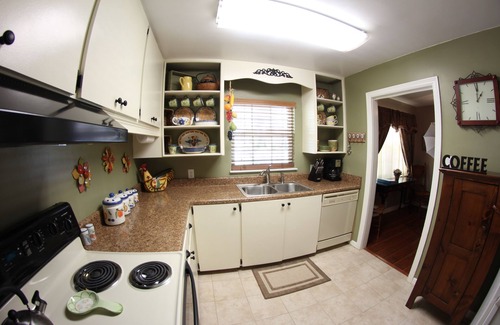 Mount Dora House | Rocking Chair Cottage in Historic Mt Dora .Walk to Town