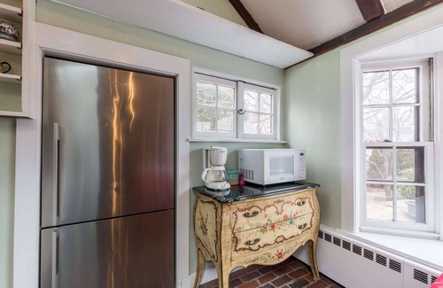 Marblehead House | Rockmere Inn: USA 250 Years - Stay in Historic Cozy Harbor Home & Town!