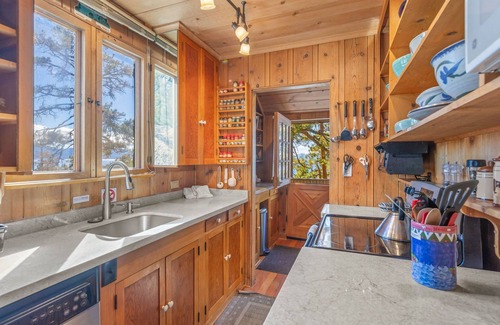 Brockway Cabin | Rockpile Treehouse | Adventurous Living with Lake Views