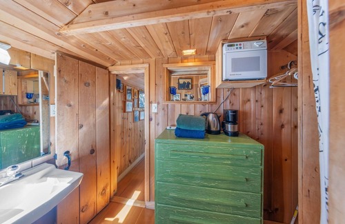 Brockway Cabin | Rockpile Treehouse | Adventurous Living with Lake Views