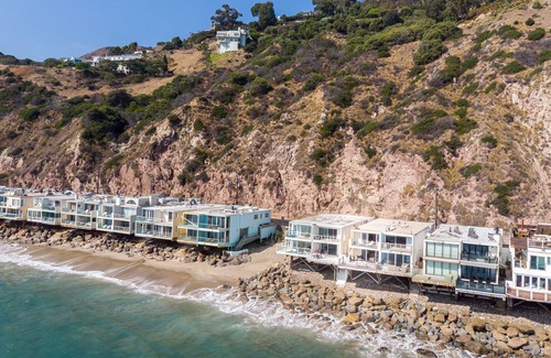 Los Angeles County House | Rockpoint by AvantStay | Beachfront Home w/ Ocean Views & Private Beach Access
