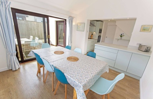 Croyde Cottage | Rockpool |Sleeps 8 Seaside Retreat Walk to Beach