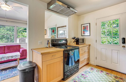 Rockport Apartment | Rockport Retreat: 1 Mi to Halibut Point State Park
