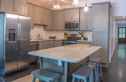 Jasper House | Rockview Getaway on Smith Lake