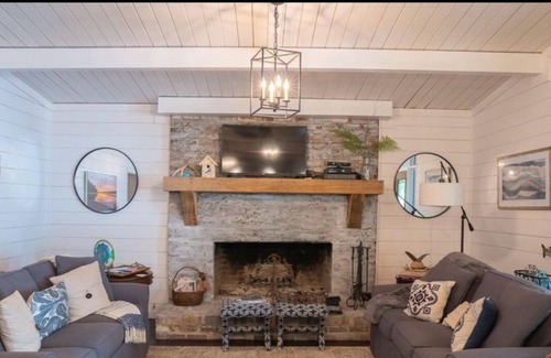 Jasper House | Rockview Getaway on Smith Lake