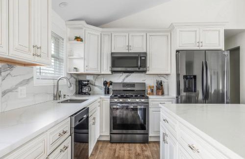 Benton Harbor House | Rocky Gap Getaway