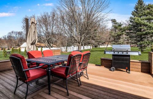 Benton Harbor House | Rocky Gap Getaway