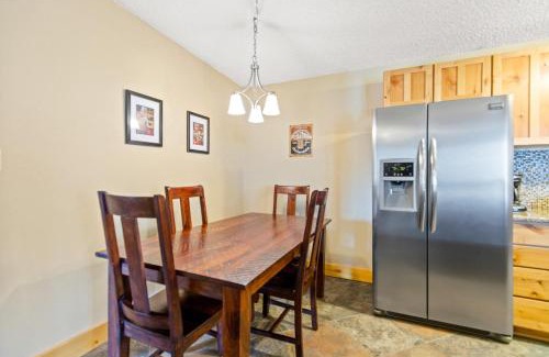 Wildernest House | Rocky Mountain Escape with Vista View - Wildernest
