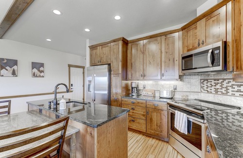 Estes Park House | Rocky Mountain Haven 4BDR’s w/attached Private Baths, 2 Zone AC/Heat, VIEWS