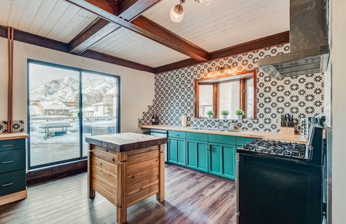Banff House | Rocky Mountain House - Sleeps 23