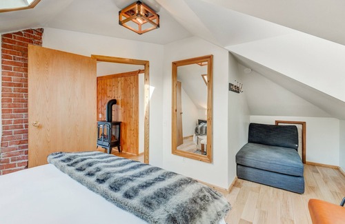 Banff House | Rocky Mountain House - Sleeps 23