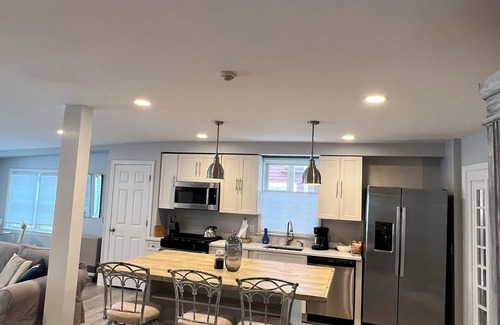 Gloucester Apartment | Rocky Neck waterfront 2 bed 2 bath apt walk to the beach, restaurants, galleries