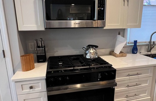 Gloucester Apartment | Rocky Neck waterfront 2 bed 2 bath apt walk to the beach, restaurants, galleries