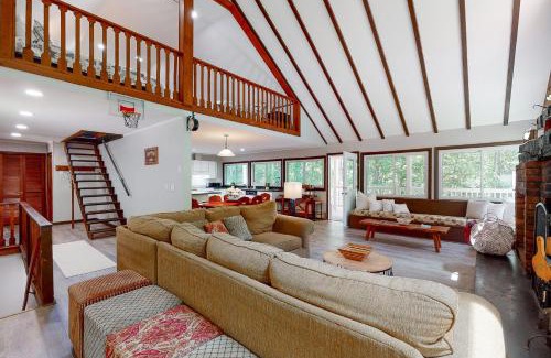 Stratton and Bromley Ski Areas House | Rocky Red