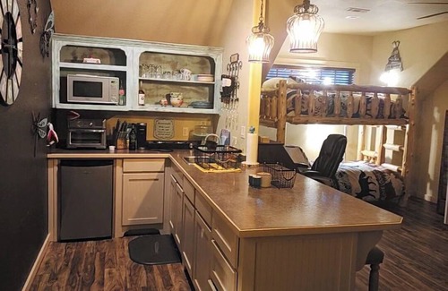 Eureka Springs Apartment | Rocky Top Garage Apartment on Beaver Lake