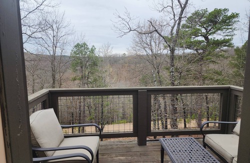 Eureka Springs Apartment | Rocky Top Garage Apartment on Beaver Lake