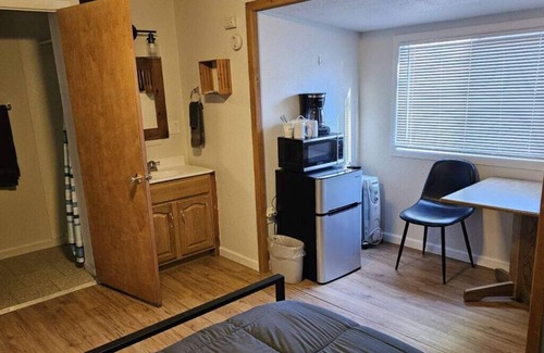 Howard House | Rocky Top Lodge Suite 8