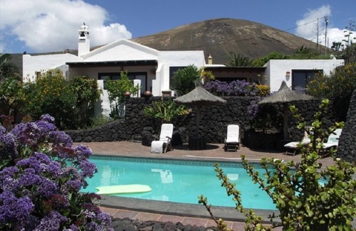 La Asomada Apartment | Roco III - Fantastic holiday apartment on finca, pool, garden, WIFI, playground