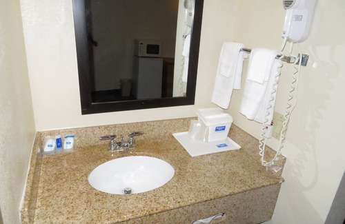 Austell Hotel | Rodeway Inn At Six Flags