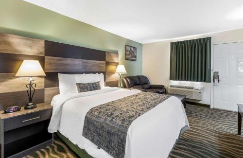 Cadiz Hotel | Rodeway Inn Cadiz