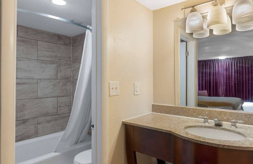 Bermuda Hotel | Rodeway Inn Colonial Heights I-95