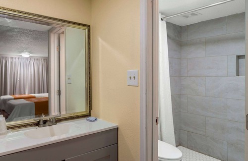 Bermuda Hotel | Rodeway Inn Colonial Heights I-95