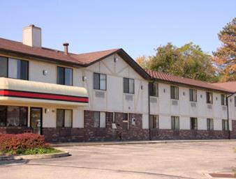 Delmont Hotel | Rodeway Inn Delmont