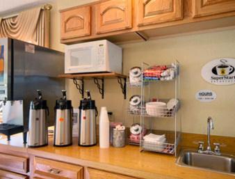 Delmont Hotel | Rodeway Inn Delmont
