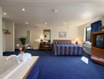 Delmont Hotel | Rodeway Inn Delmont