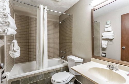 Farmington Hotel | Rodeway Inn Farmington
