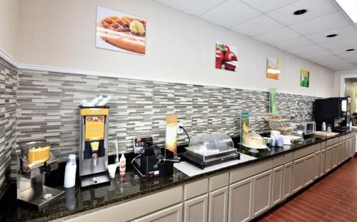 St. Andrews Hotel | Rodeway Inn Harbison Area