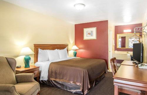 City Center Medford Hotel | Rodeway Inn Medford South I-5