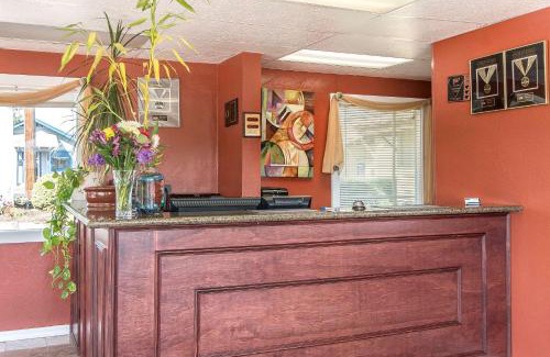 City Center Medford Hotel | Rodeway Inn Medford South I-5