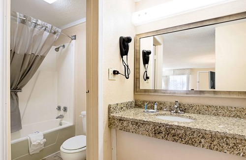 Romulus Hotel | Rodeway Inn Metro Airport
