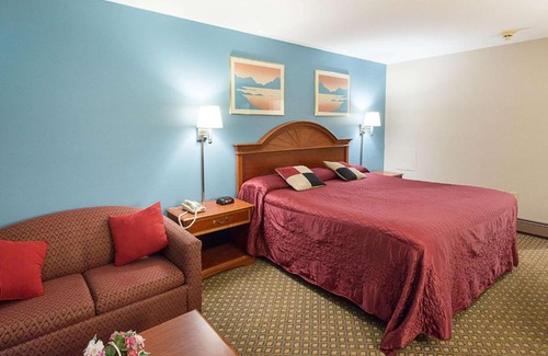 Milford Hotel | Rodeway Inn Milford - I-84