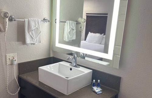 National City Hotel | Rodeway Inn National City San Diego South