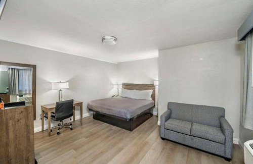 Stockton Hotel | Rodeway Inn Stockton Highway 99