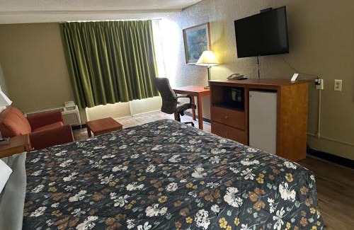 Tucker Hotel | Rodeway Inn Stone Mountain