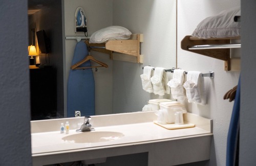 Central City Hotel | Rodeway Inn & Suites Corpus Christi Northwest