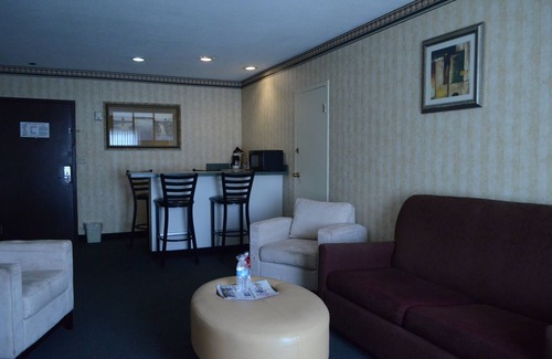 East Windsor Hotel | Rodeway Inn & Suites East Windsor